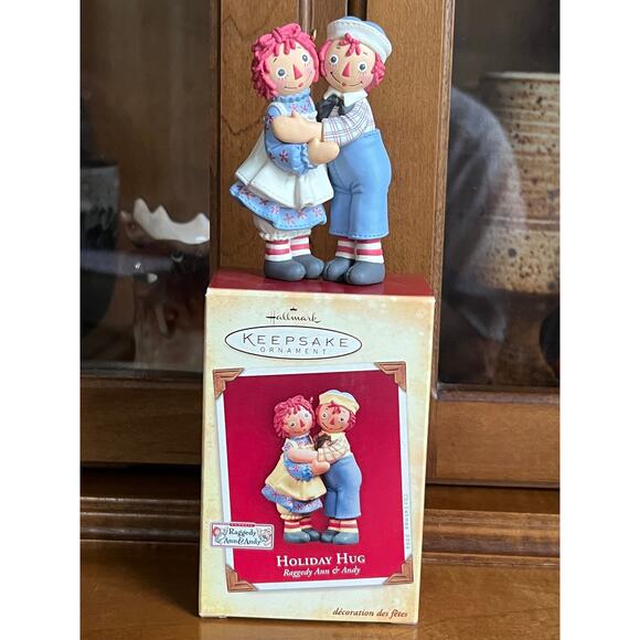Hallmark Keepsake Raggedy Ann and Andy "Holiday Hug" Tree Ornament - Picture 4 of 5